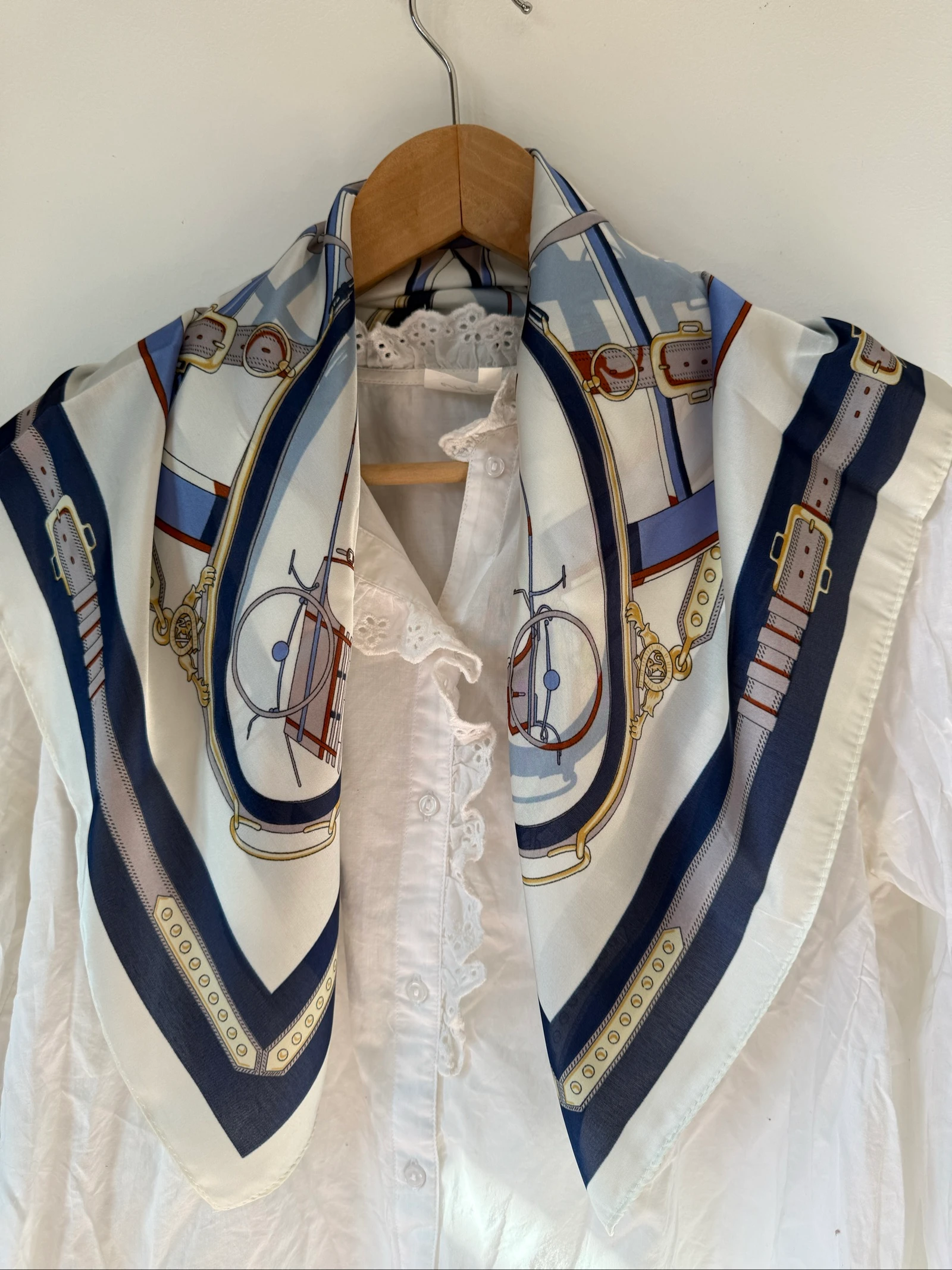 Elegant classic scarf 70x70 – photo 2